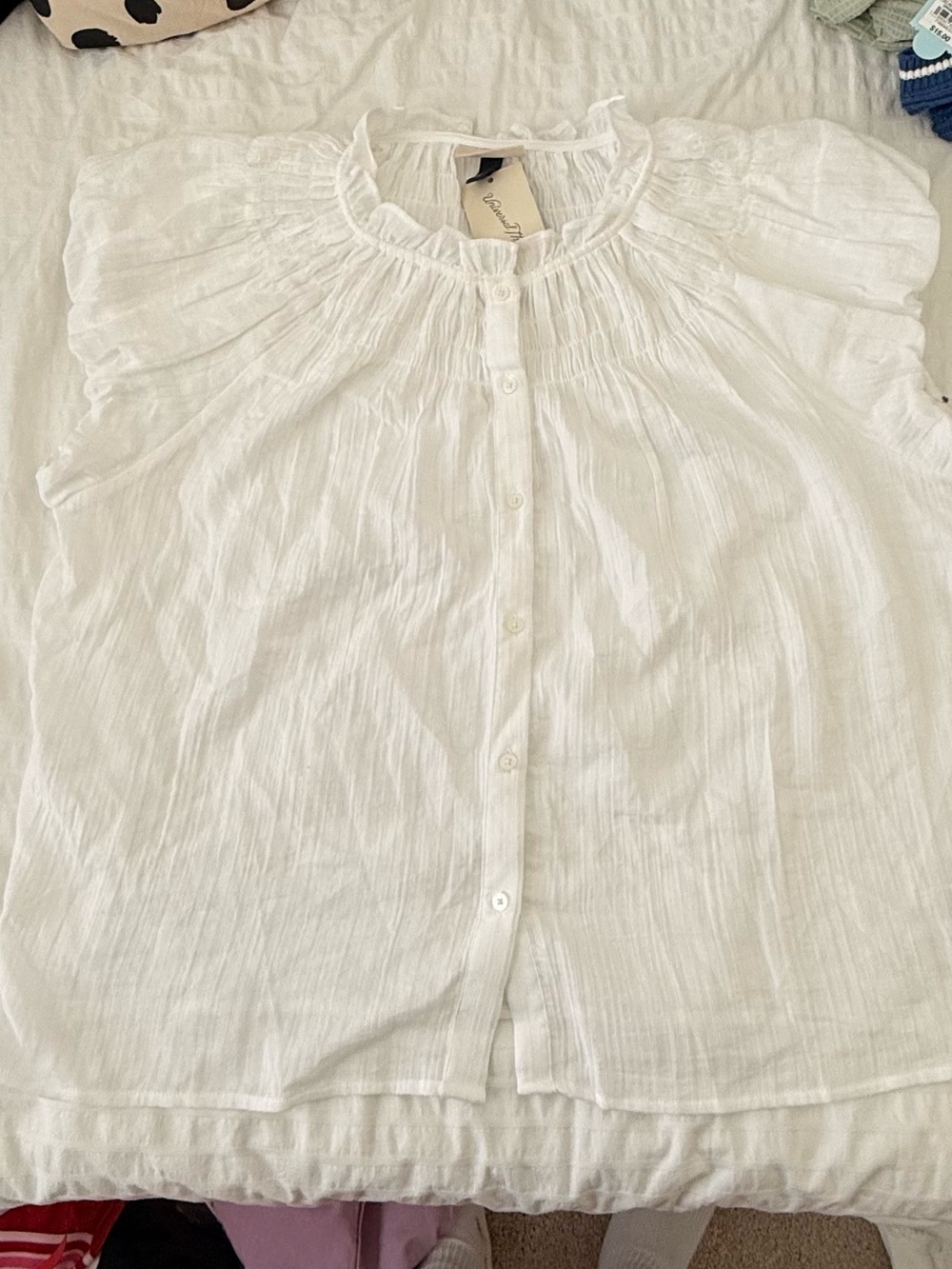 Universal Thread White Smocked Blouse Top Size L NWT - Picture 5 of 5